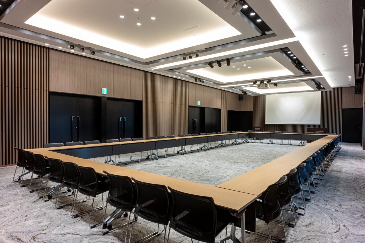 ボードルーム ロの字形式 01