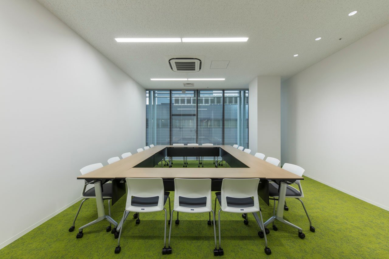 ルーム４ ロの字形式 01