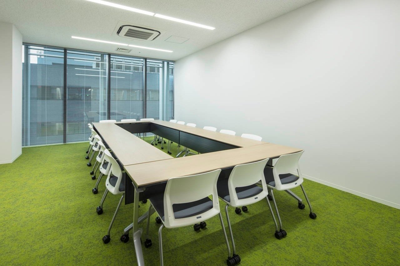 ルーム５ ロの字形式 01