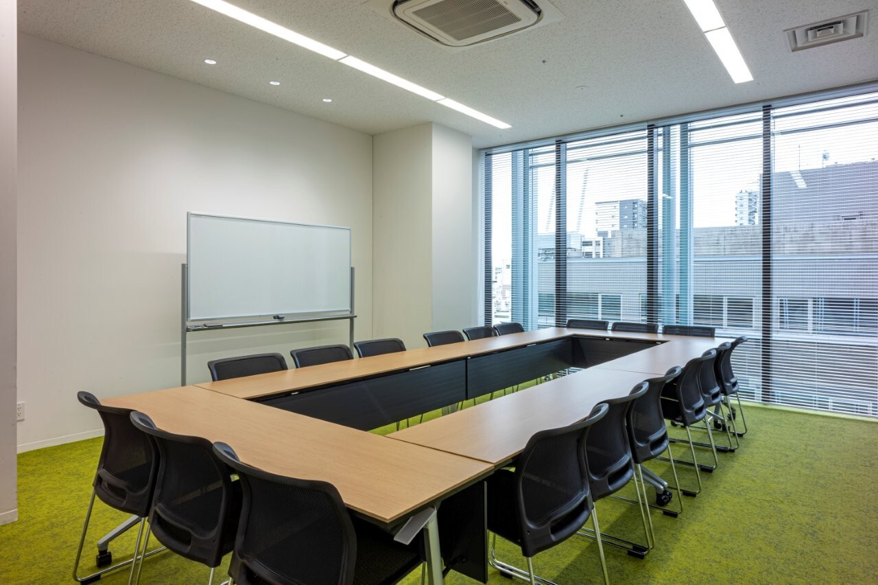 ルーム７ ロの字形式 01