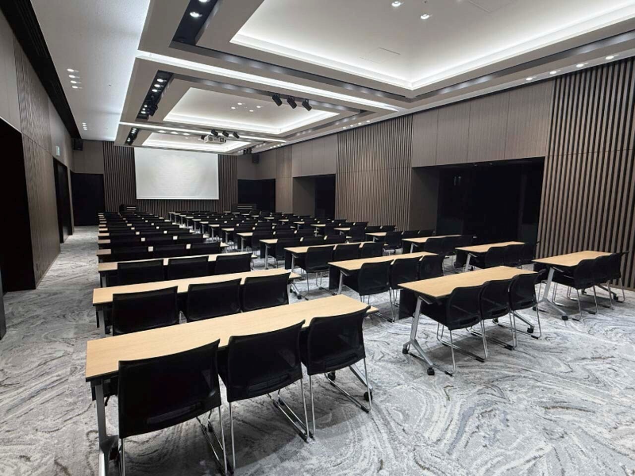 スクール形式(3名掛け)│ボードルーム