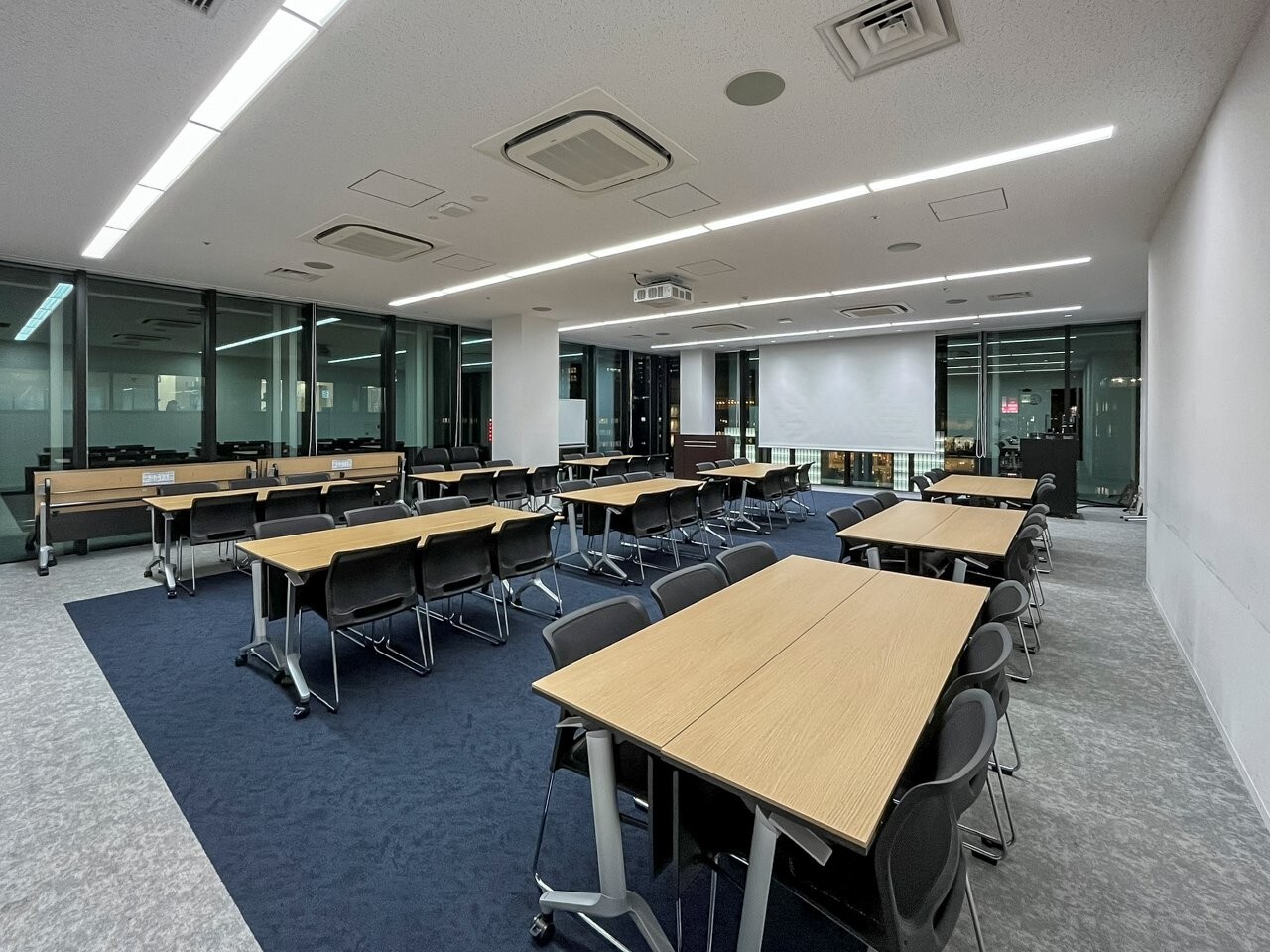 グループ形式(3名掛け)│ルーム3