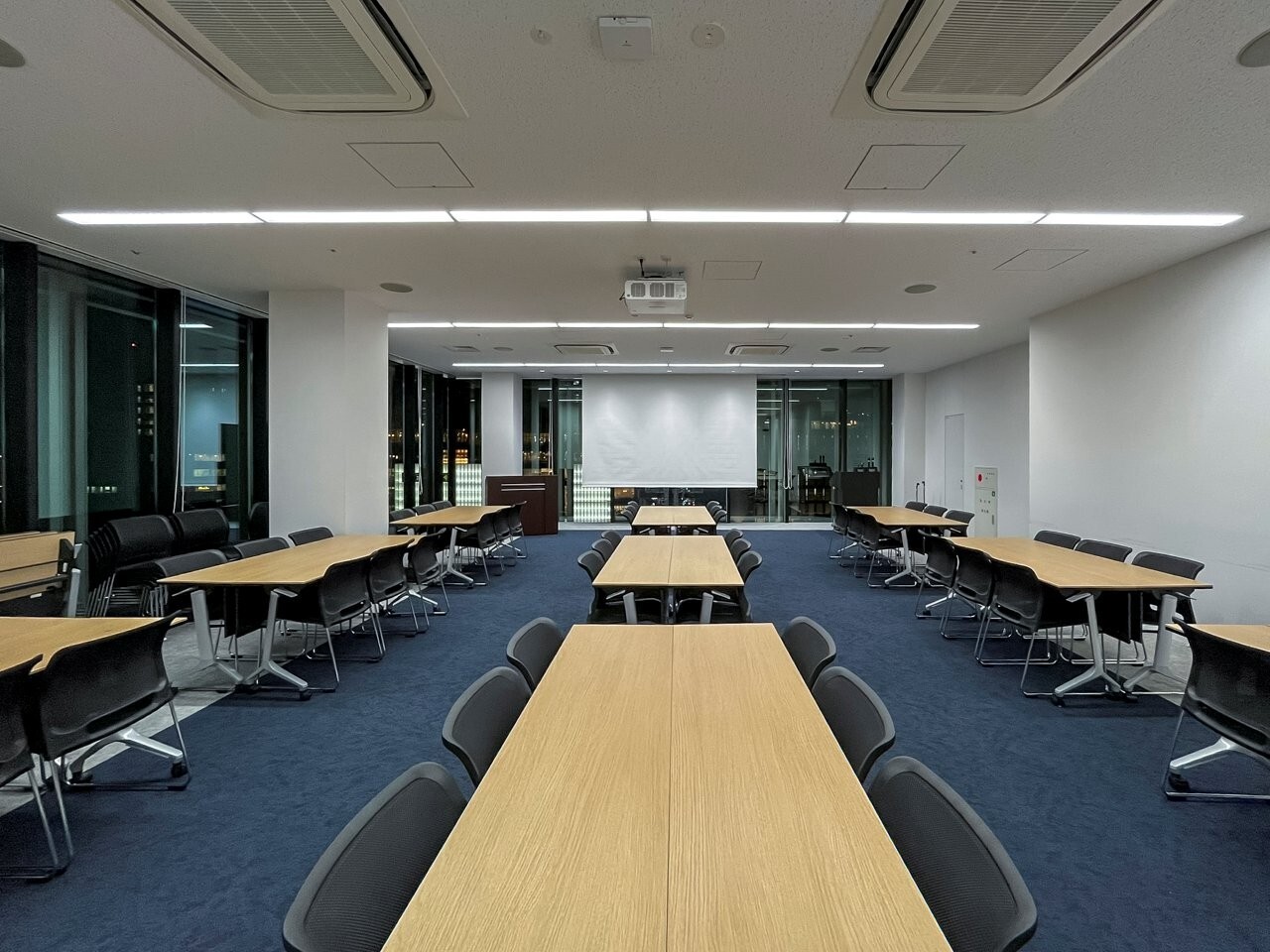 グループ形式(3名掛け)│ルーム3