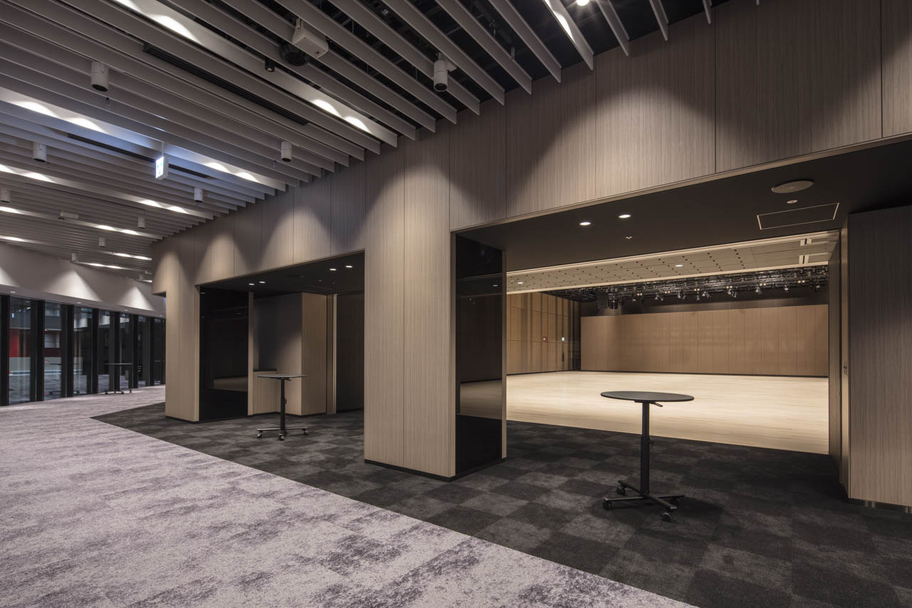 スライディングウォール│ホワイエ